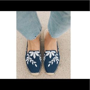 Soludos embroidered mules